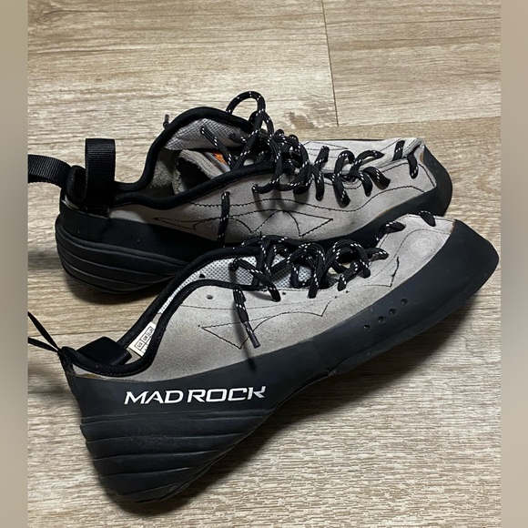 MAD ROCK BLACK/GRAY MENS ROCK CLIMBING SHOES SIZE 8.5 - Picture 1 of 10